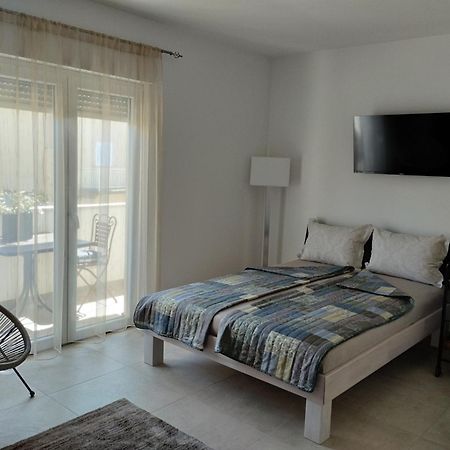 Iris Apartment Ivanica Bagian luar foto