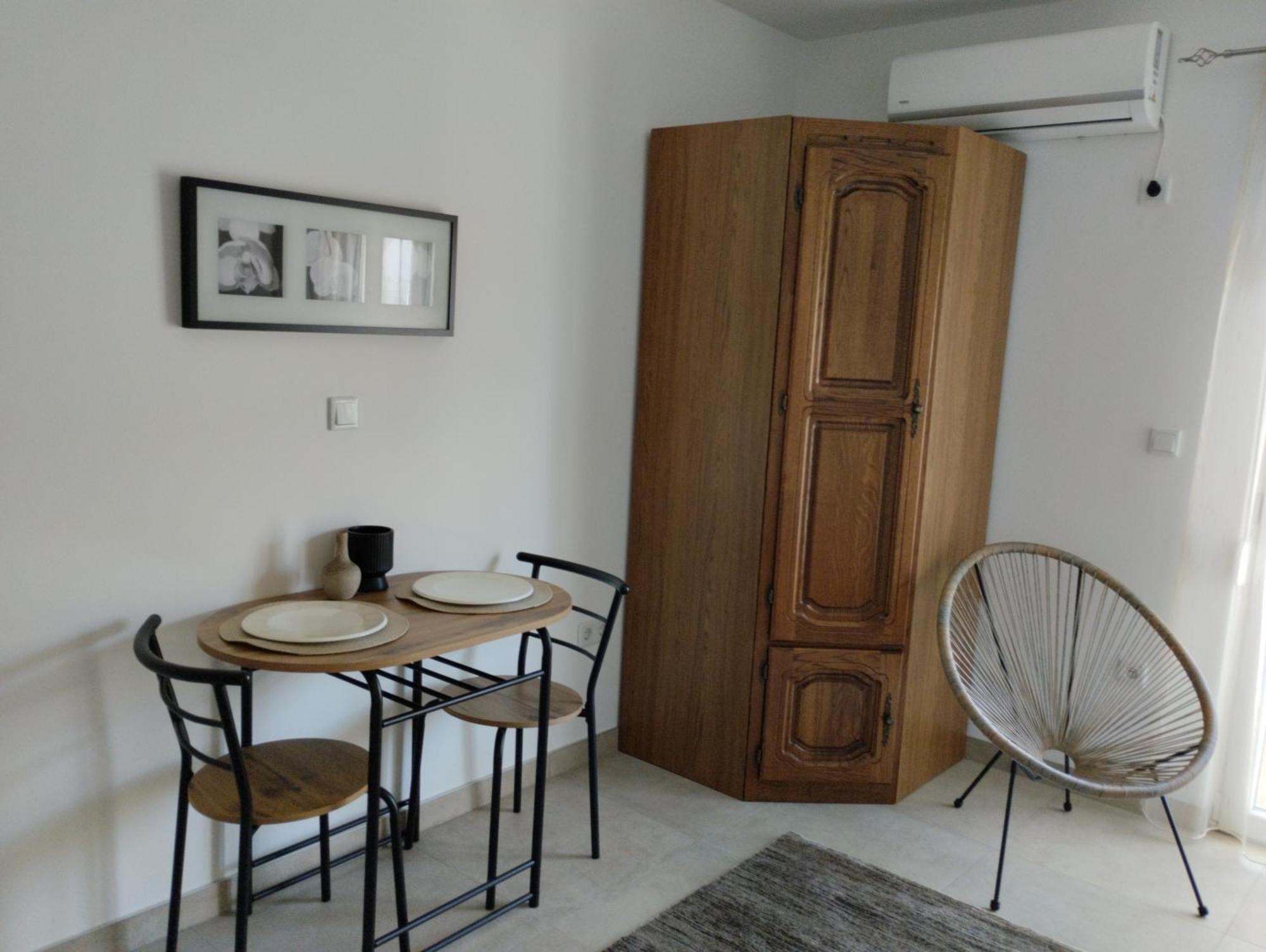 Iris Apartment Ivanica Bagian luar foto