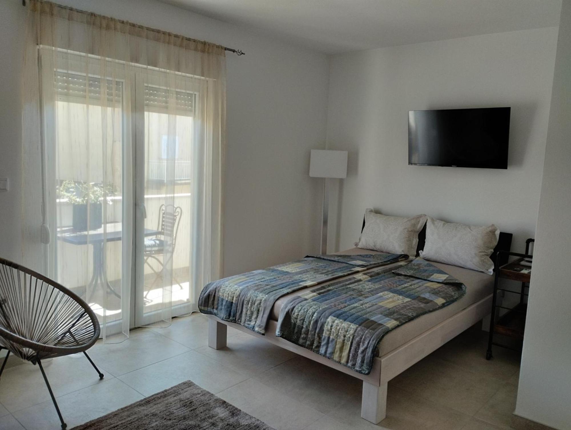 Iris Apartment Ivanica Bagian luar foto