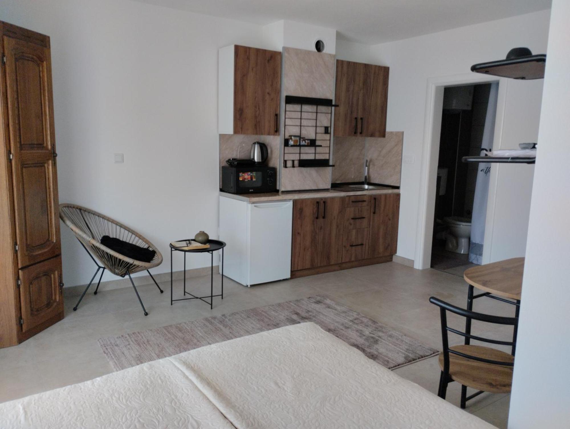 Iris Apartment Ivanica Bagian luar foto