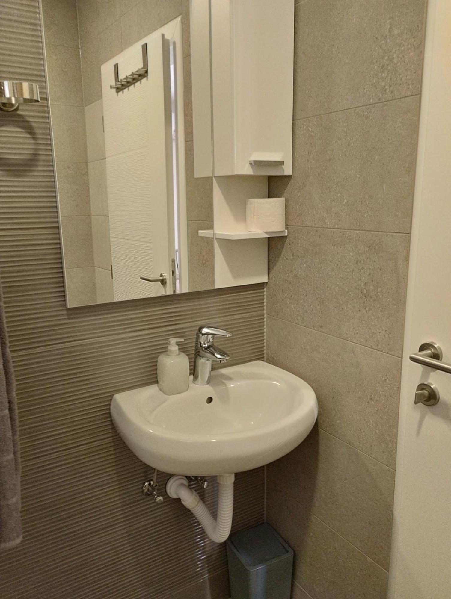 Iris Apartment Ivanica Bagian luar foto