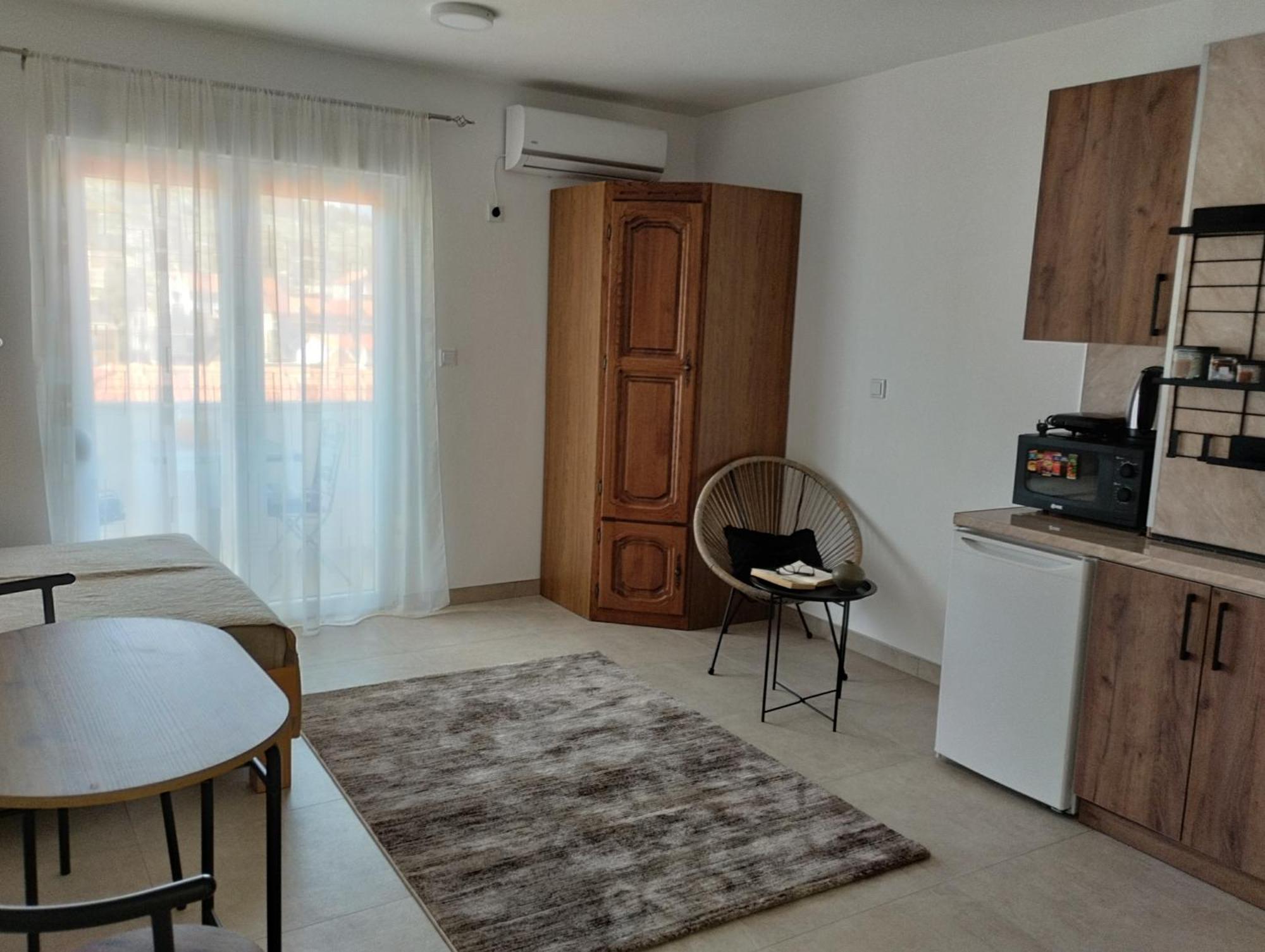 Iris Apartment Ivanica Bagian luar foto