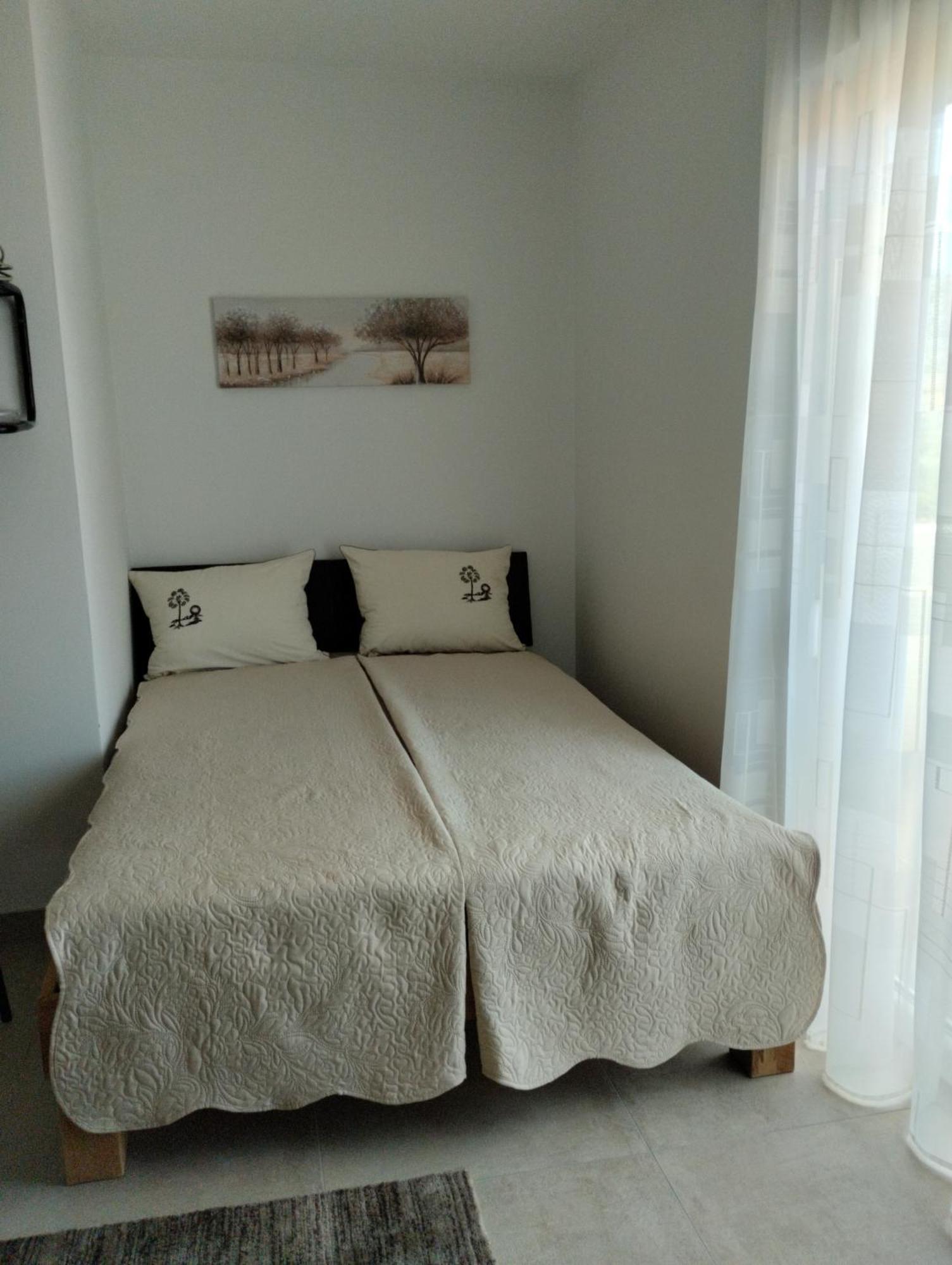 Iris Apartment Ivanica Bagian luar foto