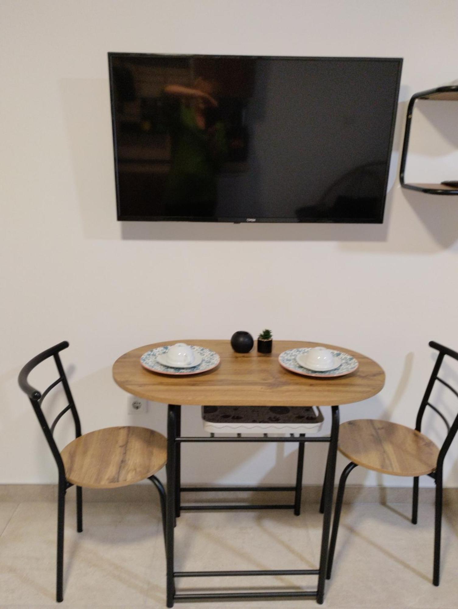 Iris Apartment Ivanica Bagian luar foto